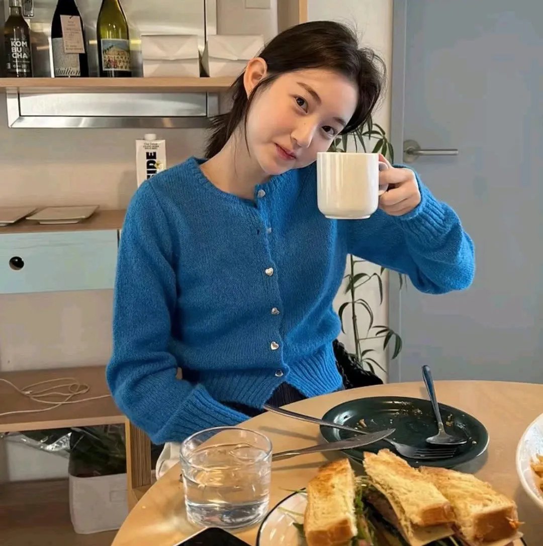 读爱情小说的老人